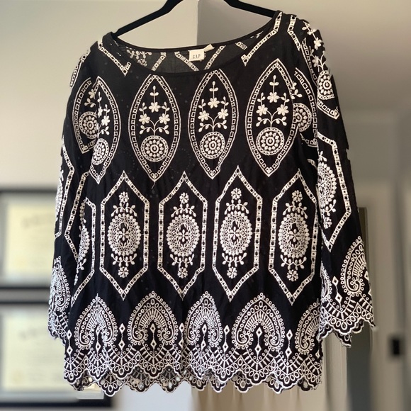GAP Tops - GAP eyelet embroidered black & white top GAP Tops - GAP eyelet embroidered black & white top